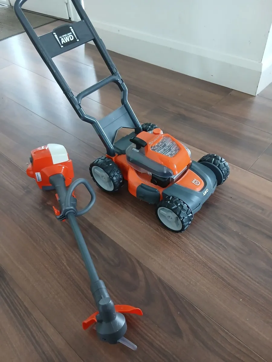 Toy lawnmower and strimmer - Image 1