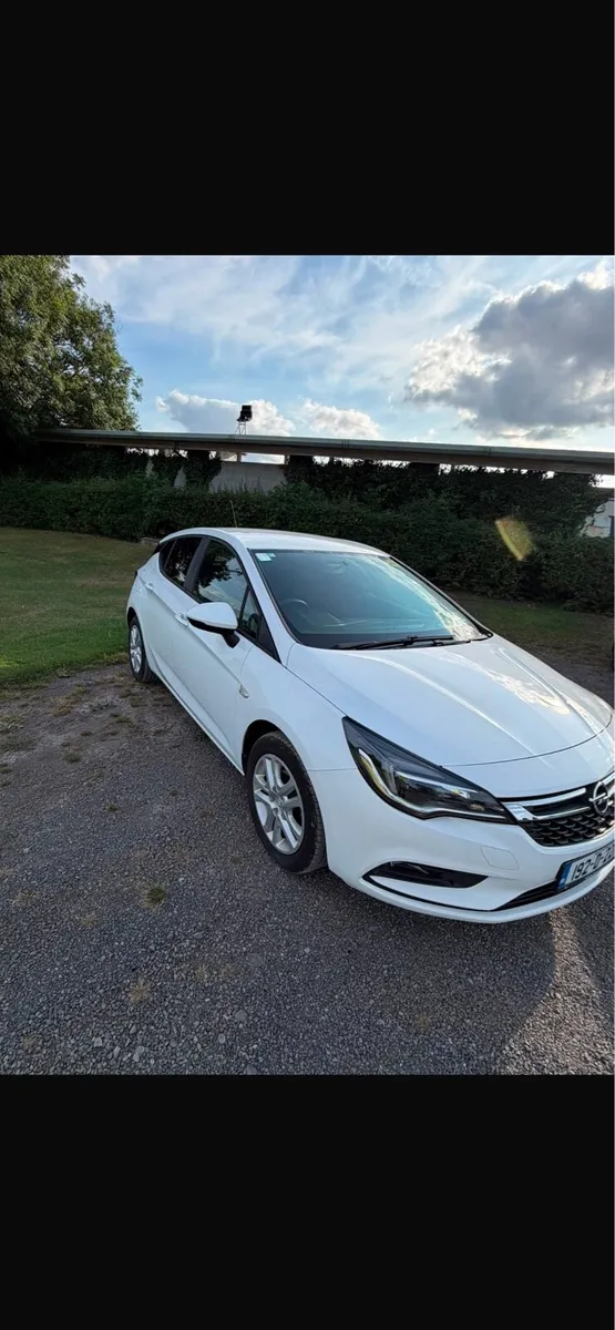 Opel Astra 2019 DOE 08/2027 - Image 2