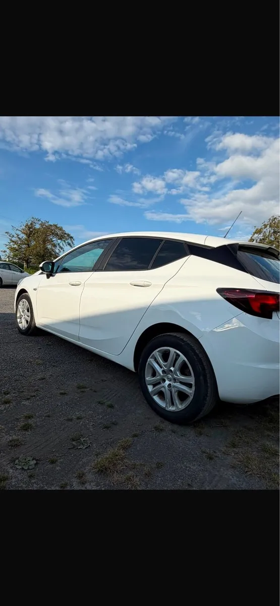 Opel Astra 2019 DOE 08/2027 - Image 4