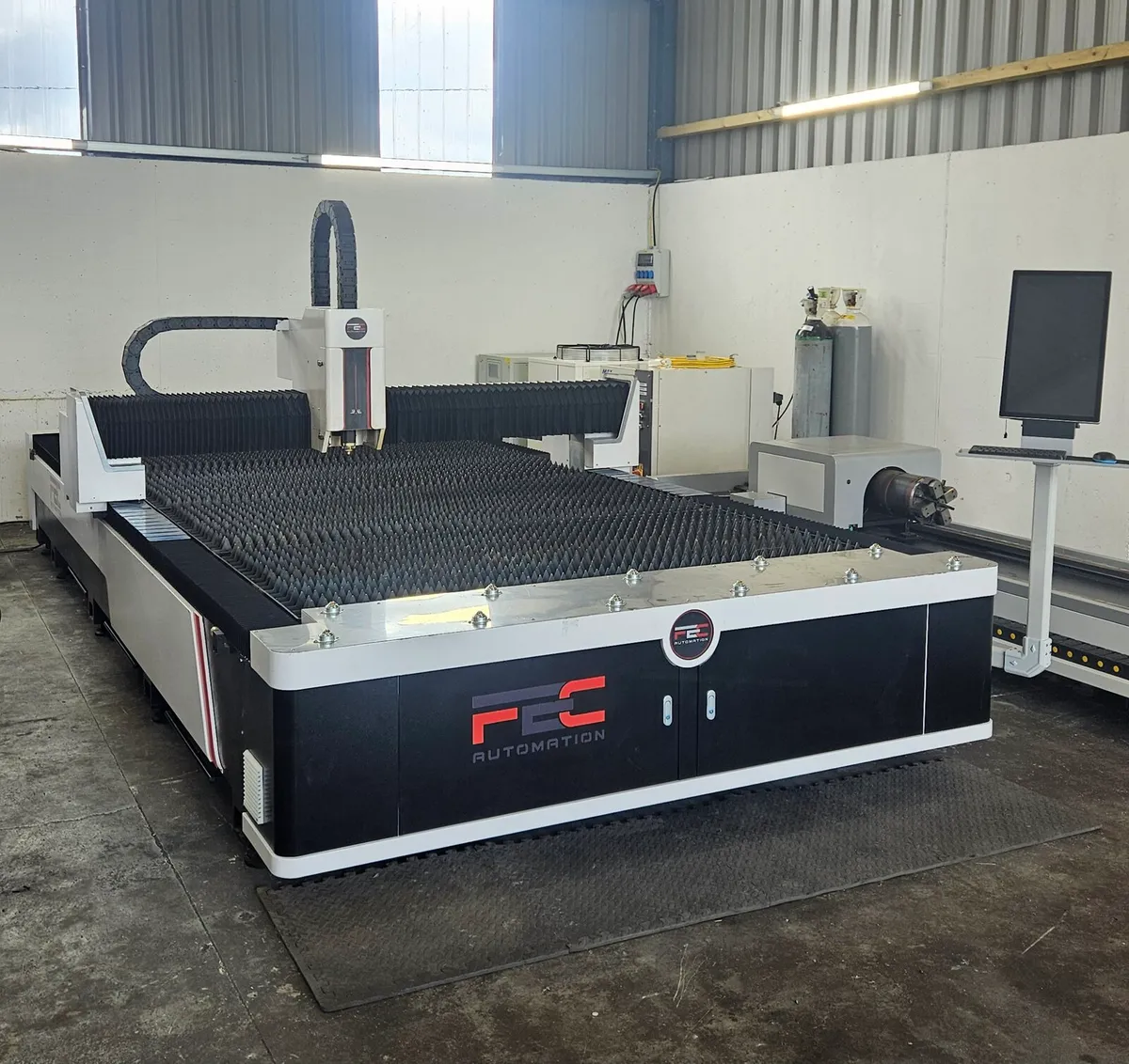 4m x 2m 8kw fiber laser - Image 1