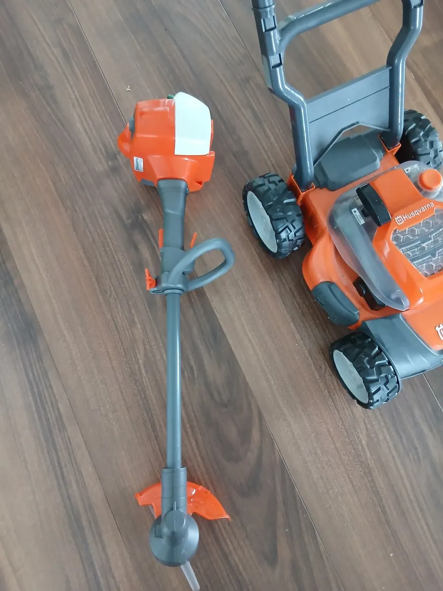 Toy lawnmower and strimmer - Image 4
