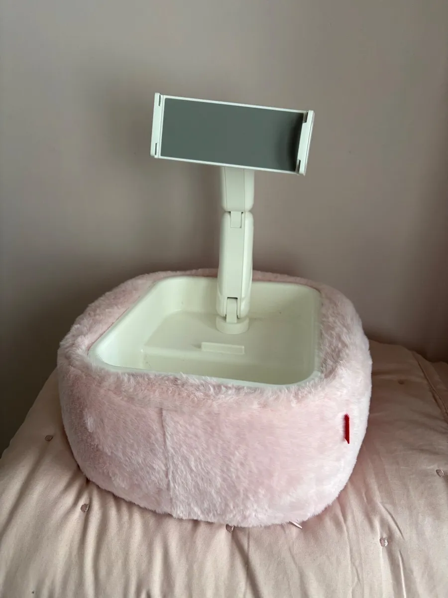 LULU Tablet Pillow Stand - Image 1