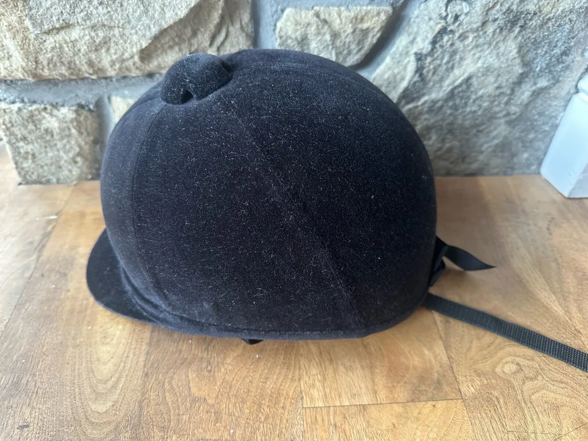 Horse riding helmet - Image 1