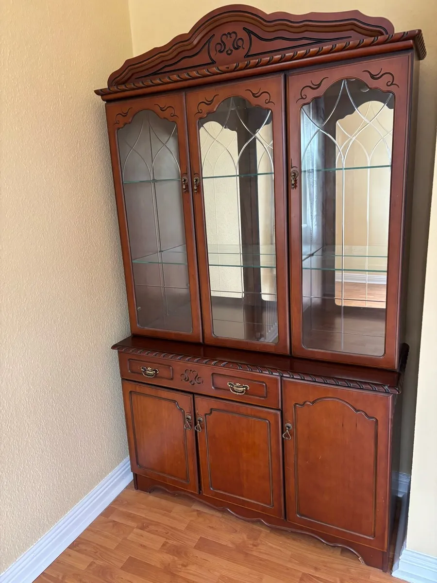 Display cabinets - Image 1