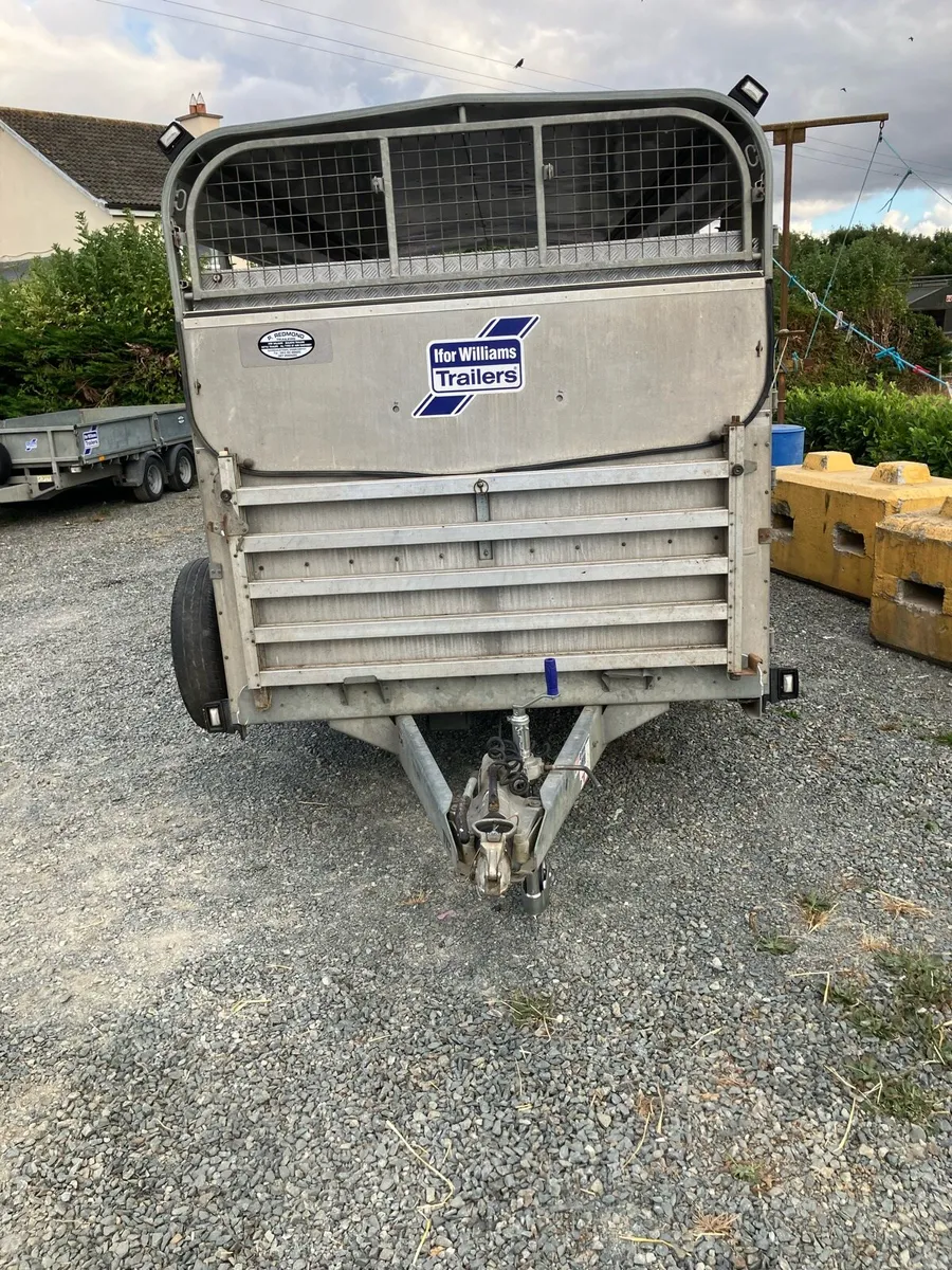 Trailer - Image 1