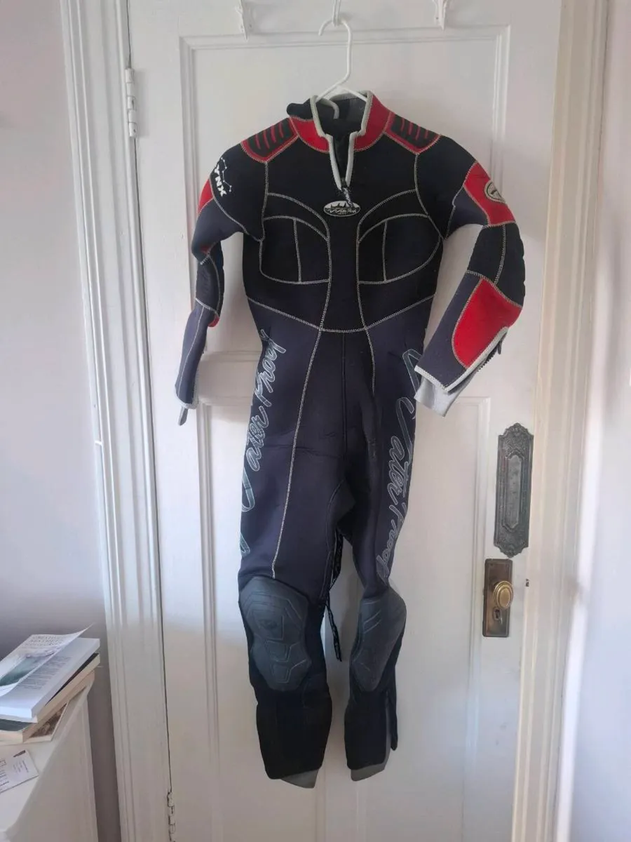 Ladies m full wetsuit + shorty wetsuit + booties - Image 1