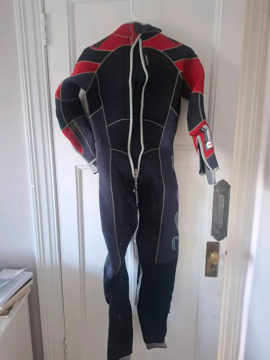 Ladies m full wetsuit + shorty wetsuit + booties - Image 2