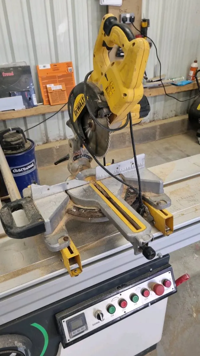 Dewalt saw