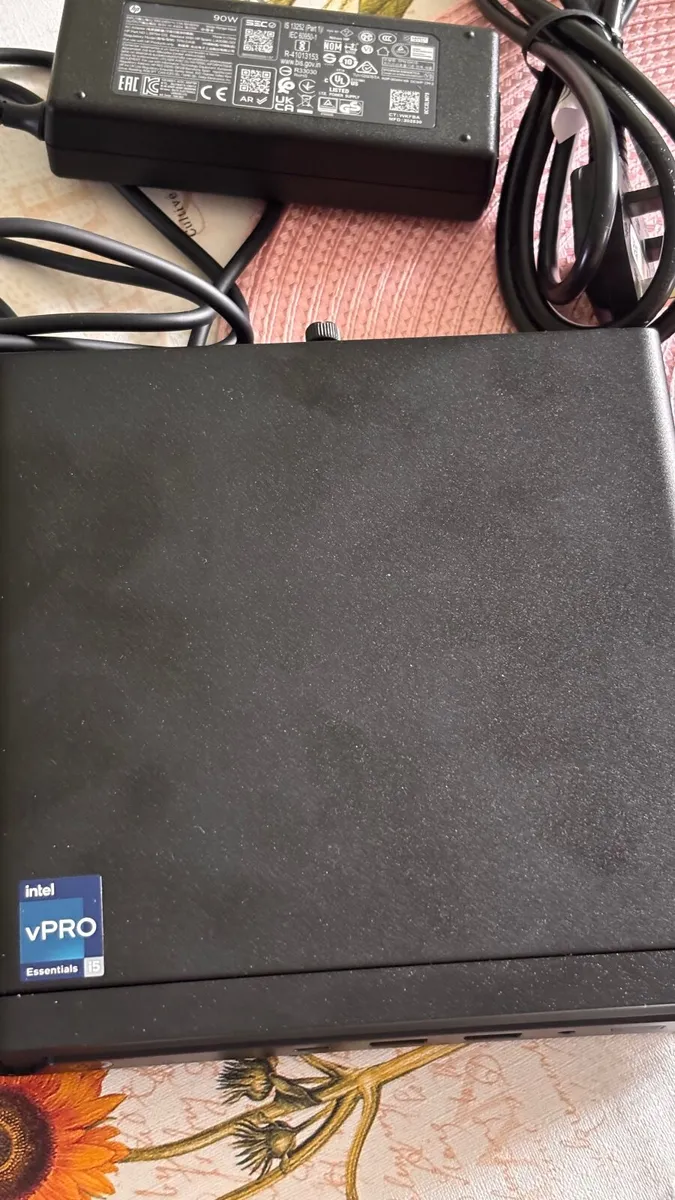 Laptop - Image 3