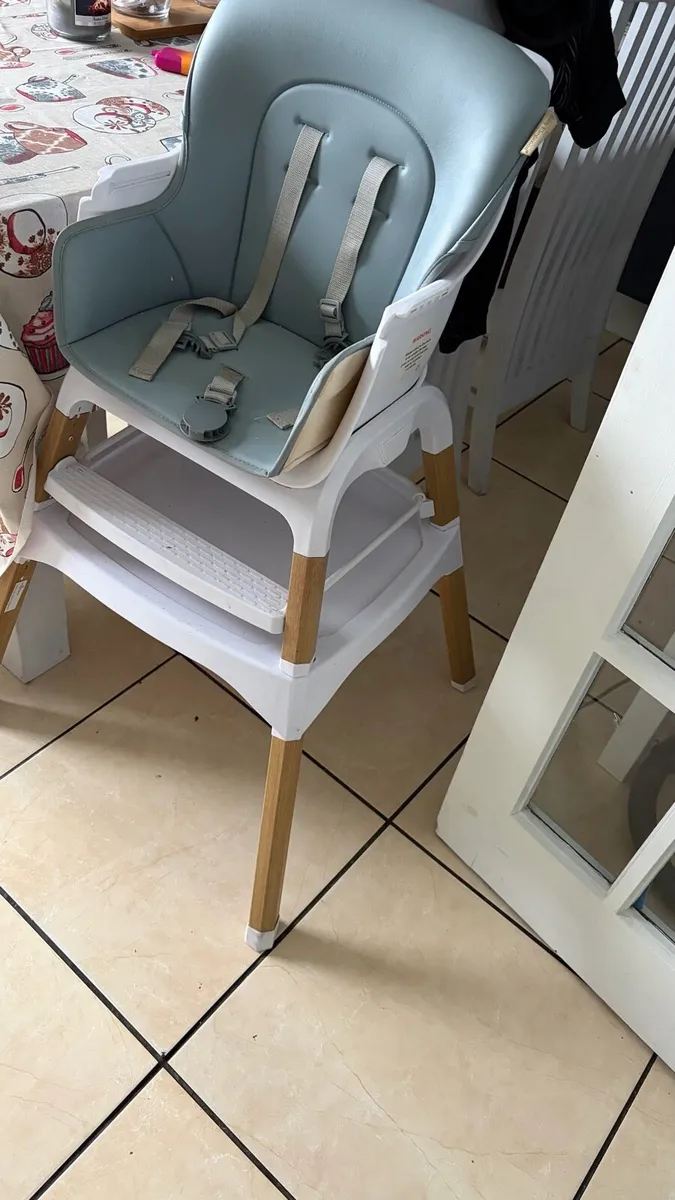 High chair - Image 1