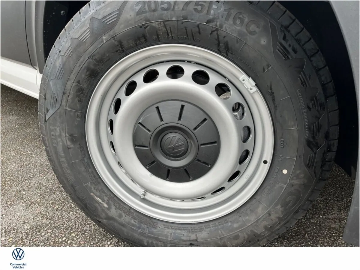 Volkswagen Crafter HIGHLINE WITH AIR CONDITIONING - Image 2