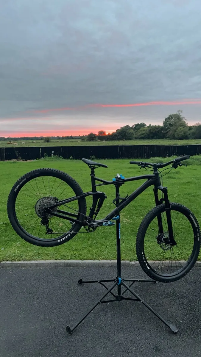 mountain bike - Image 1