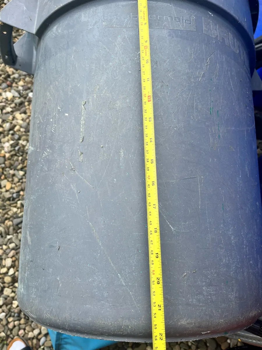 Big hard plastic container - Image 4