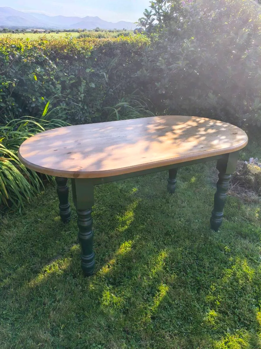 Kitchen table - Image 1