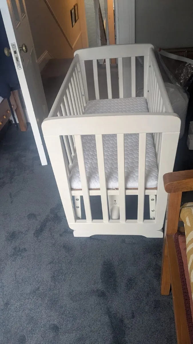 Mamas and Papas Crystal Gliding Crib - Image 1