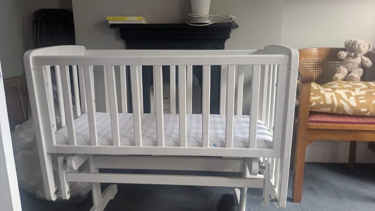 Mamas and Papas Crystal Gliding Crib - Image 2