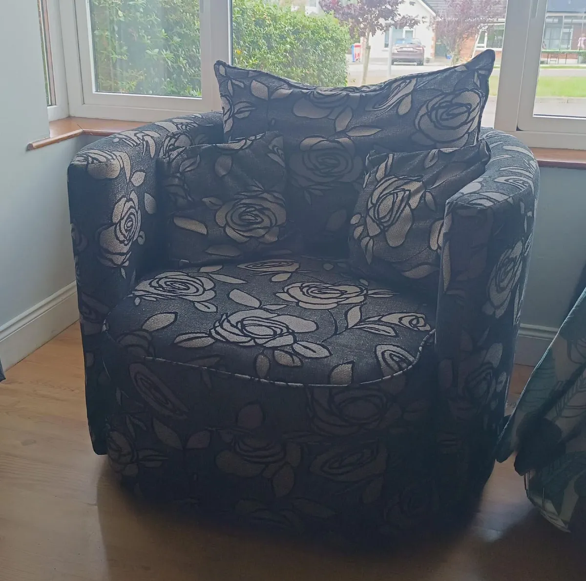Couch  For Sale - Image 2