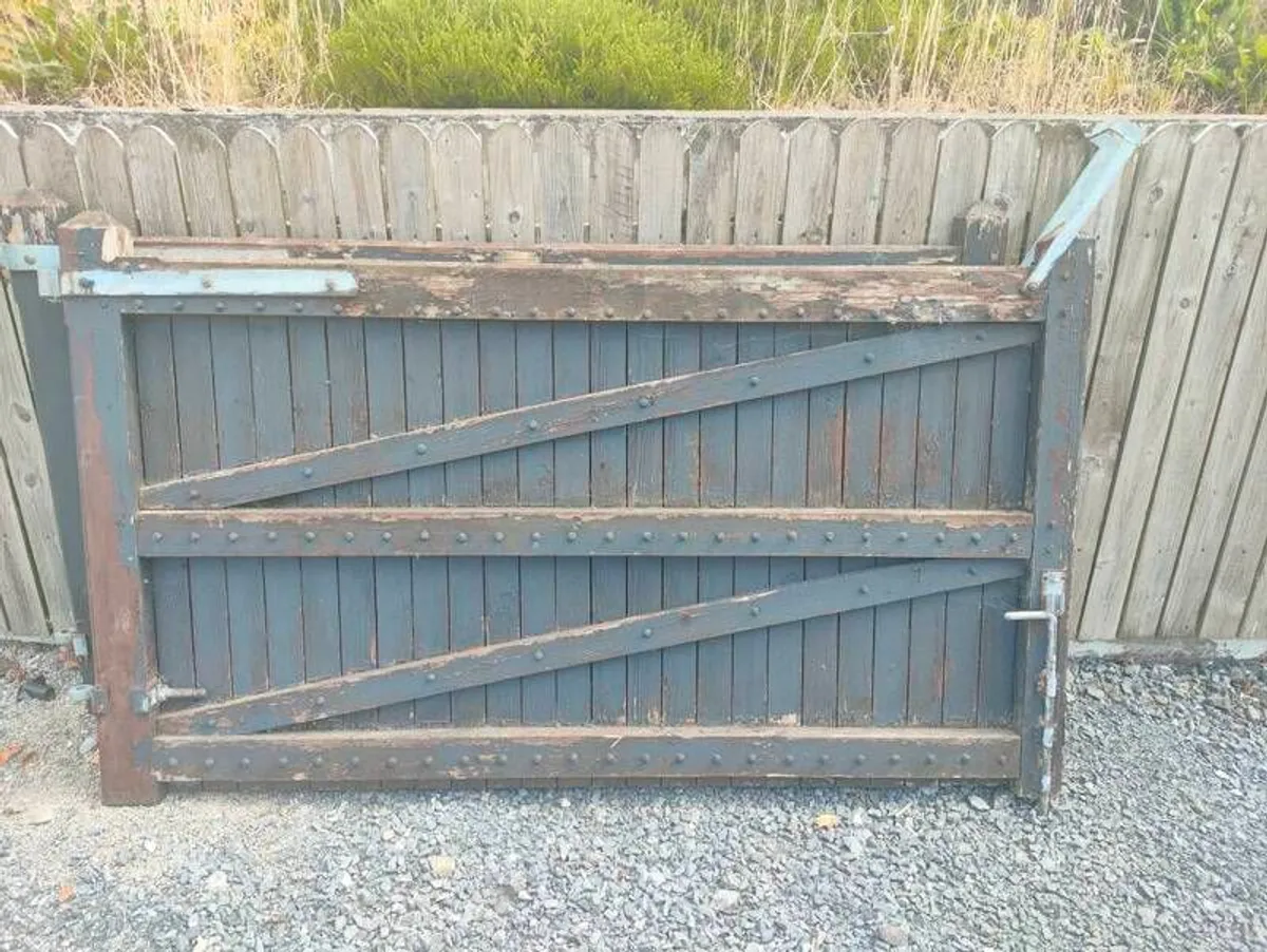 wooden gates - Image 4