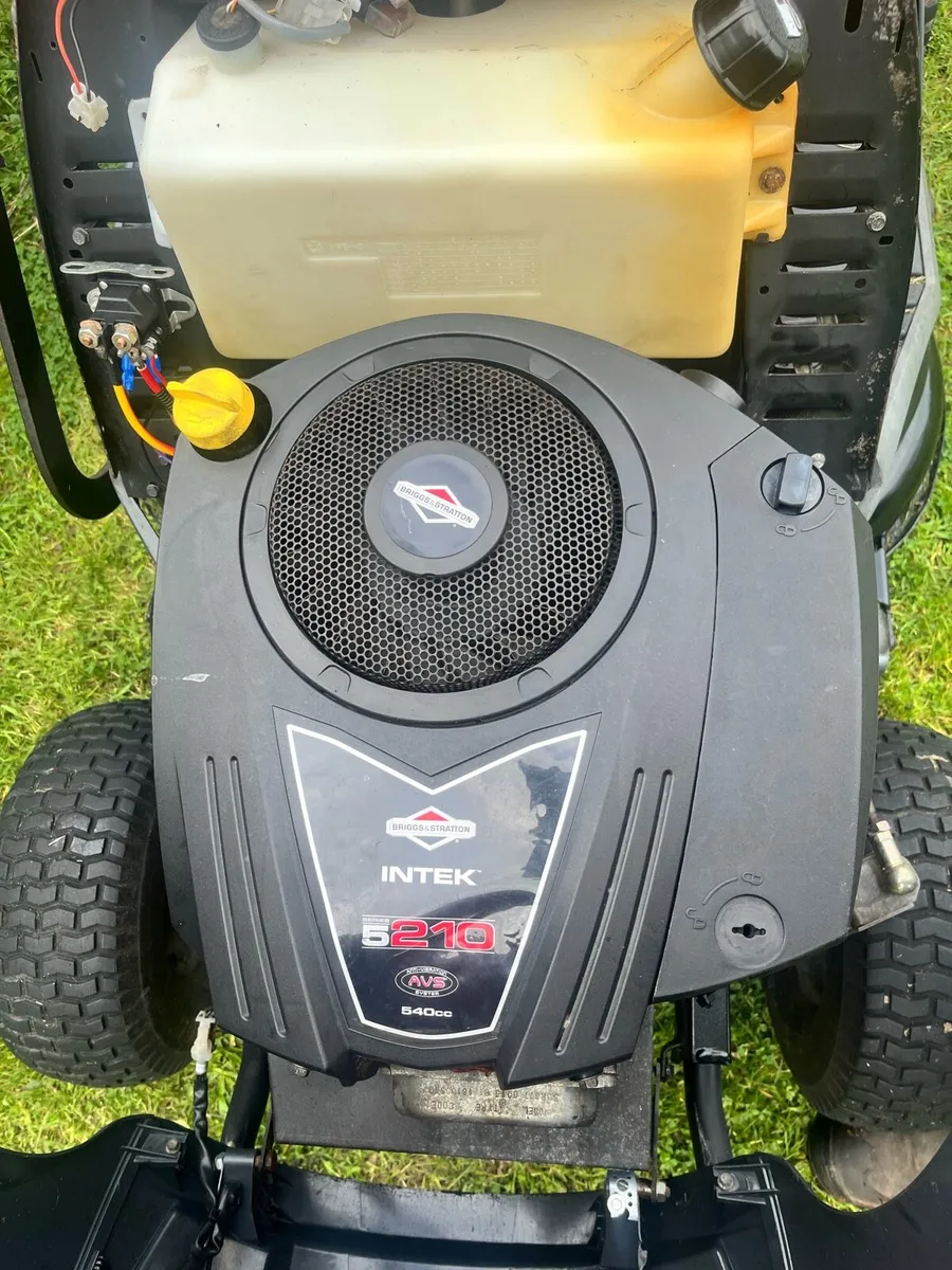 Ride on lawnmower - Image 1