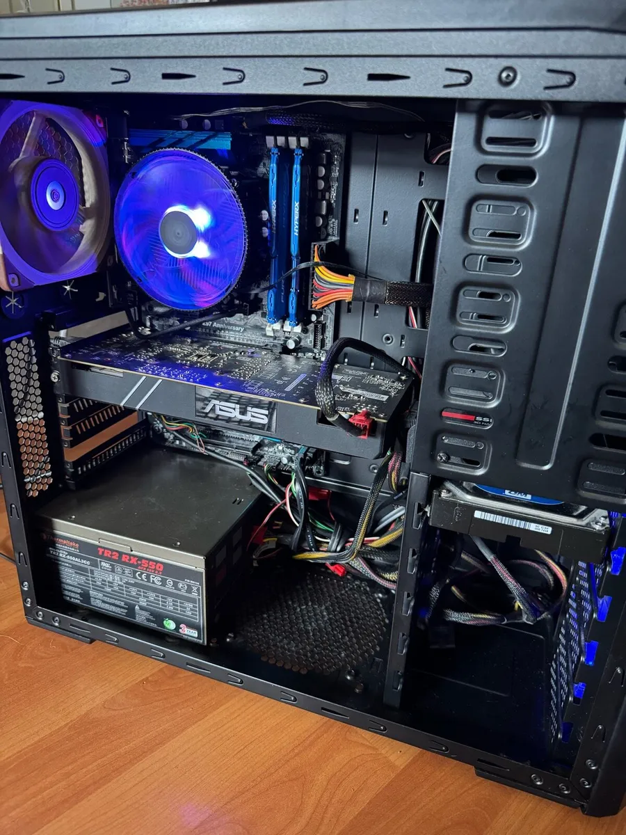 Custom i7 game pc + monitor - Image 2