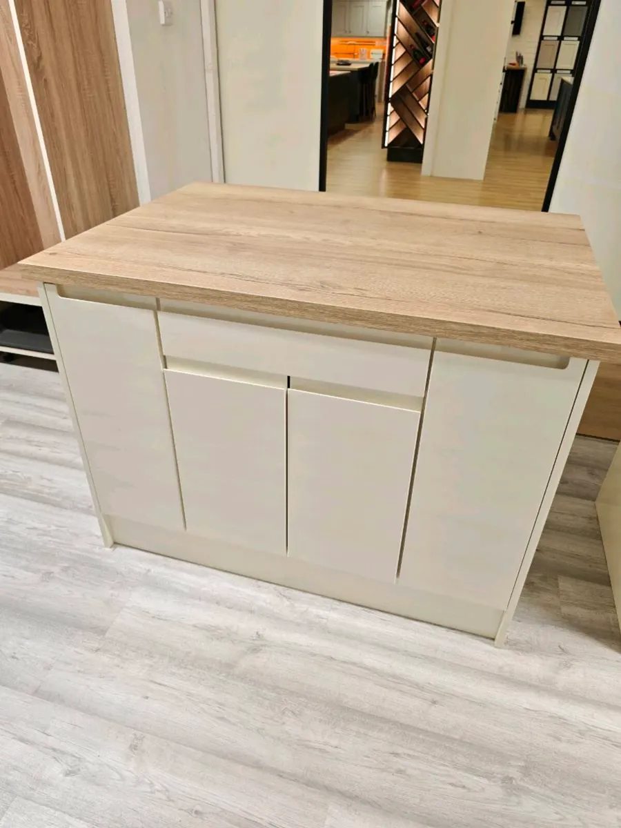 Brand news kitchen islands - Image 1