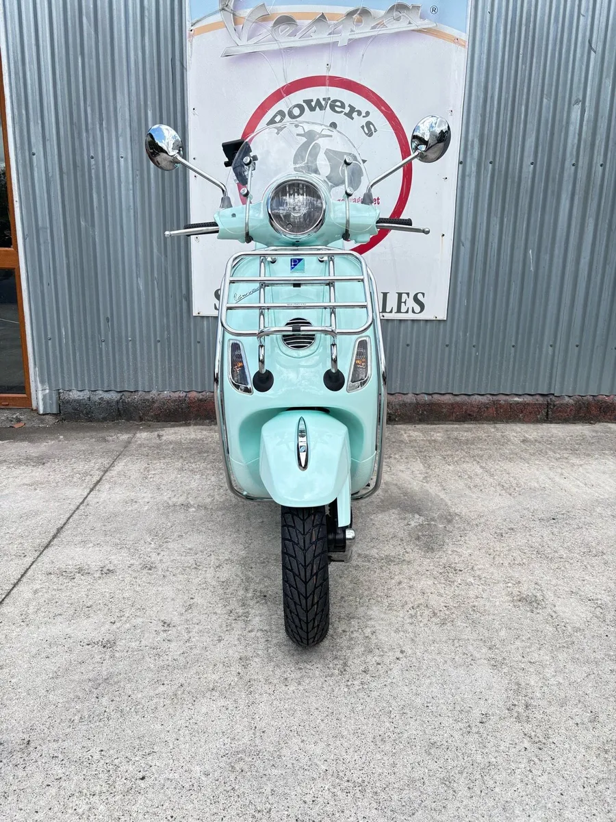 Vespa 50cc 2 stroke automatic scooters - Image 2