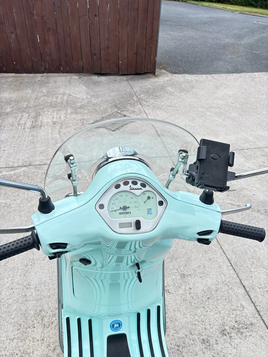 Vespa 50cc 2 stroke automatic scooters - Image 4