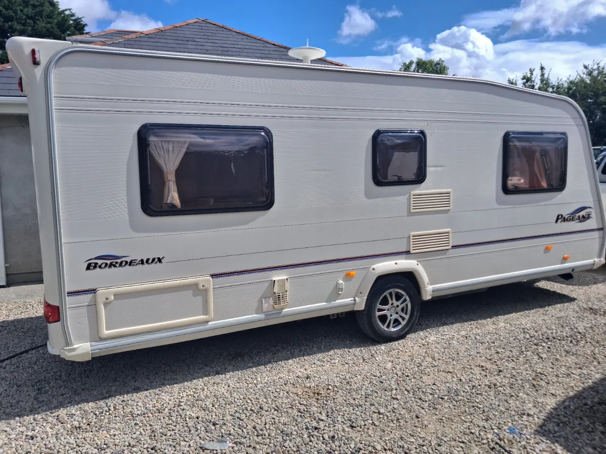 Bailey fixed bed starter caravan - Image 3
