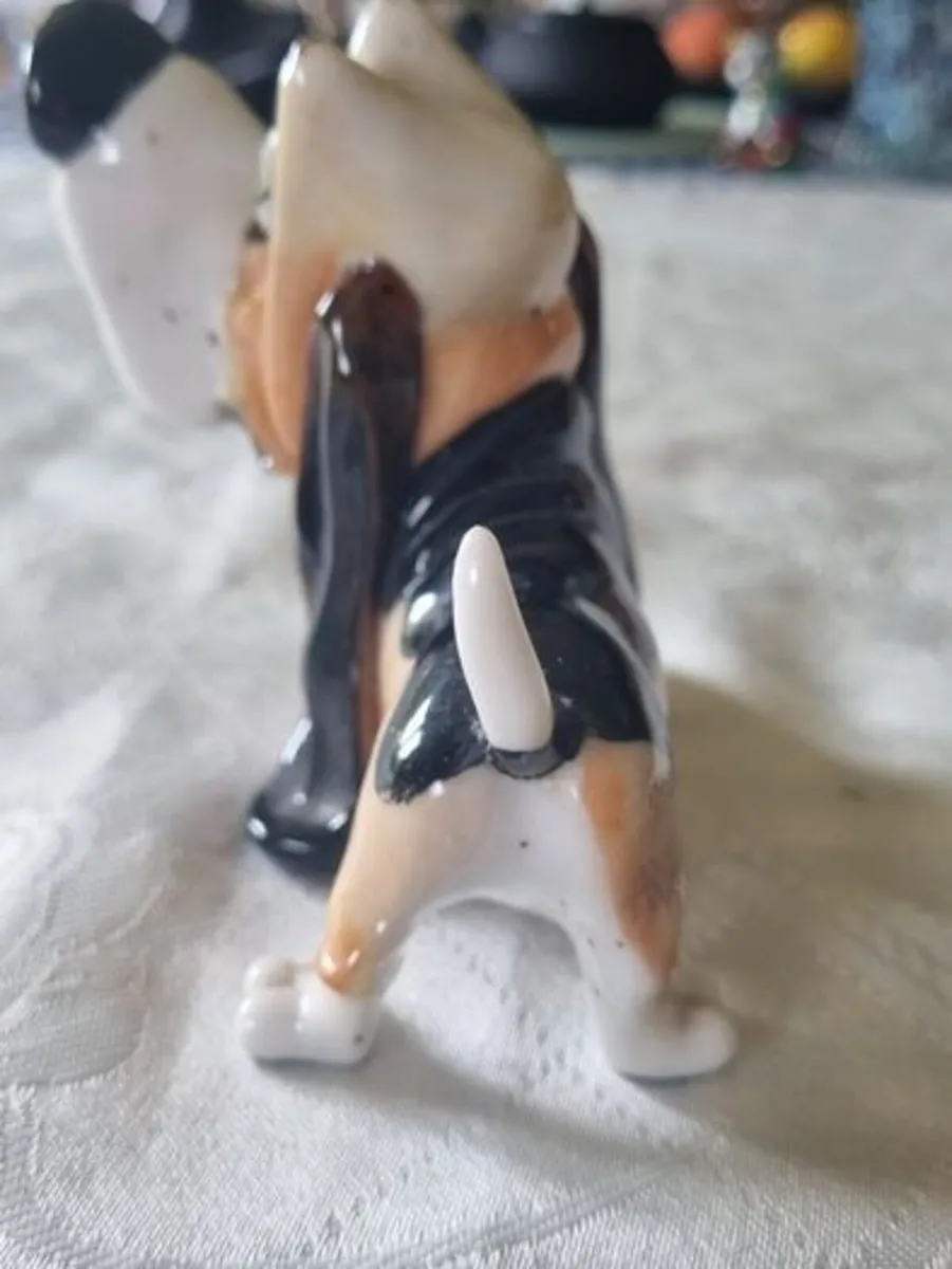 Little Paws by ARORA designs Bassett hound figure - Image 3