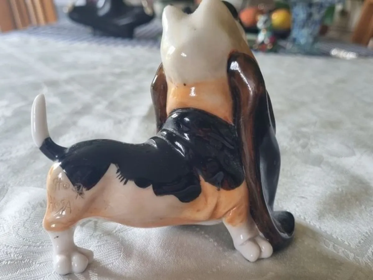 Little Paws by ARORA designs Bassett hound figure - Image 2