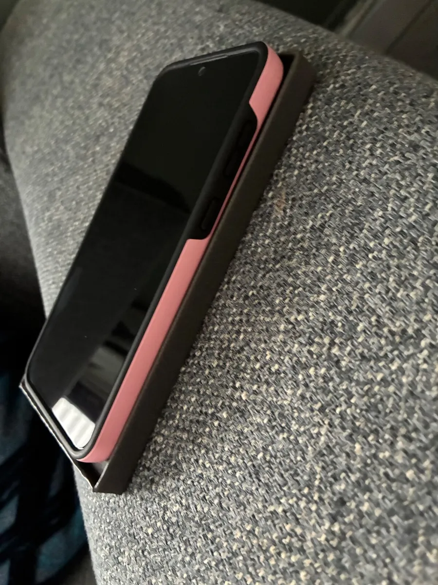 Samsung Galaxy S25 FE phone - Image 1