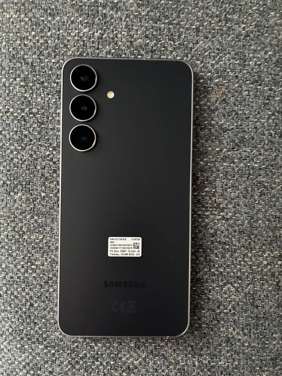 Samsung Galaxy S25 FE phone - Image 4