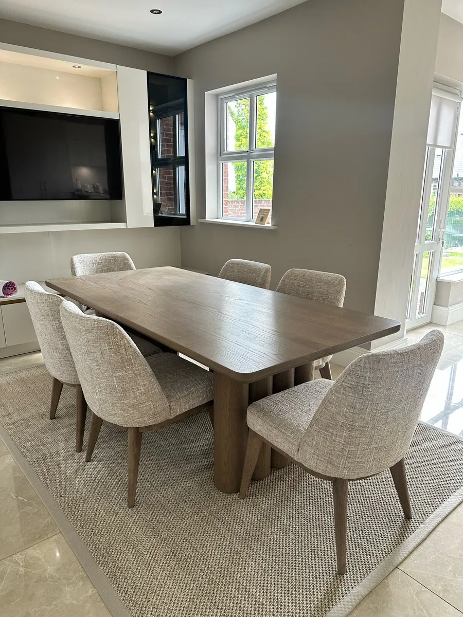 Diamond Furniture ‘Reagan’ Dining Table + Chairs - Image 2