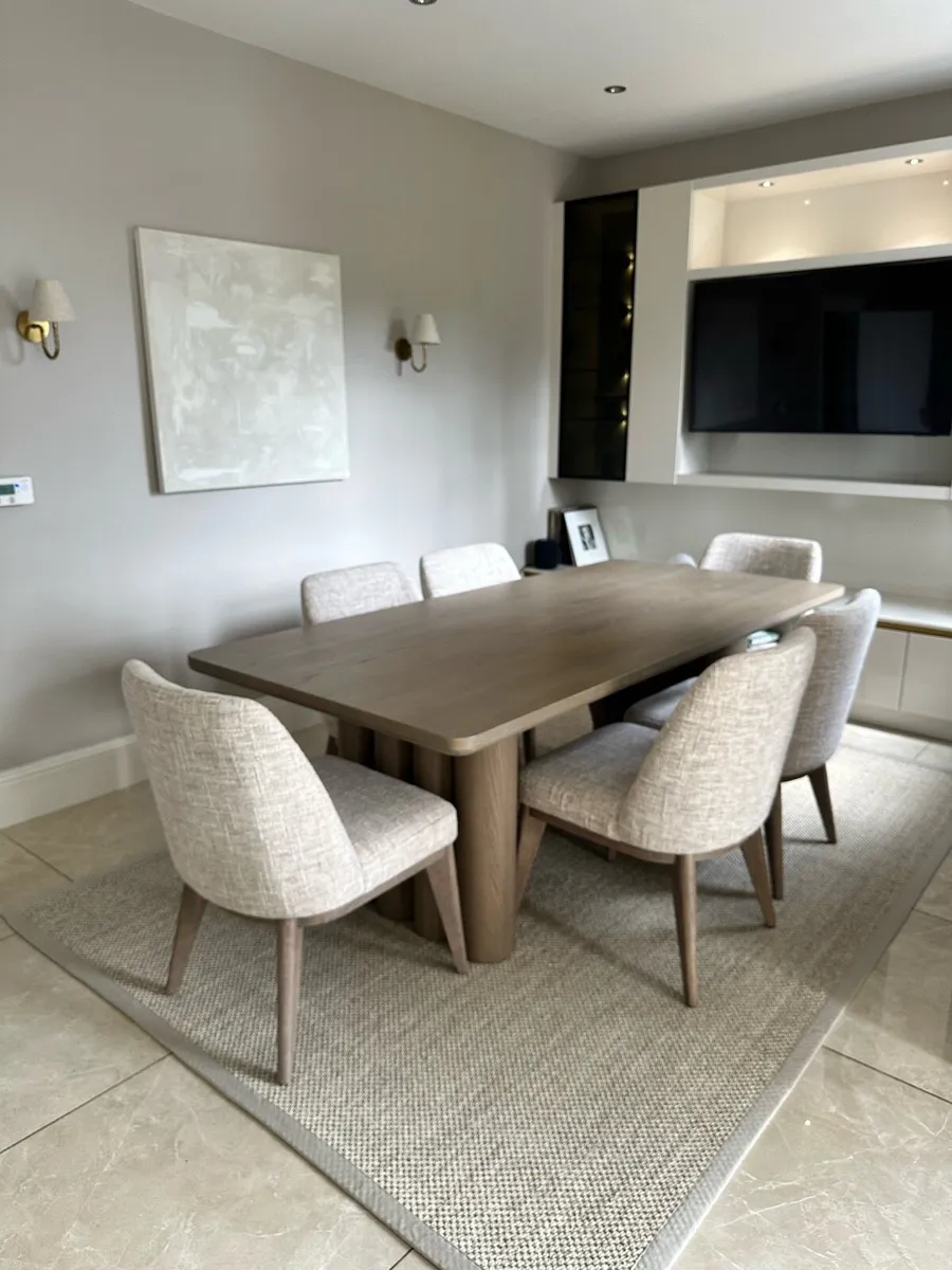 Diamond Furniture ‘Reagan’ Dining Table + Chairs - Image 4