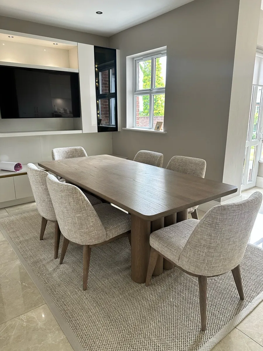 Diamond Furniture ‘Reagan’ Dining Table + Chairs - Image 3