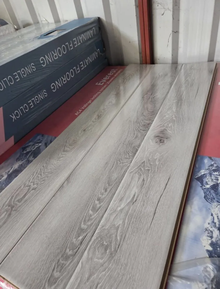 New 12mm high gloss laminate flooring