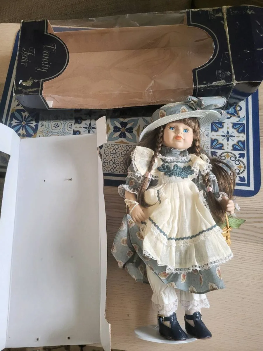 Porcelain doll - Image 2
