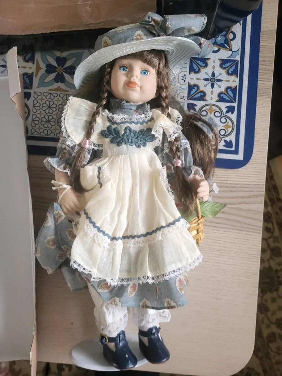 Porcelain doll - Image 3