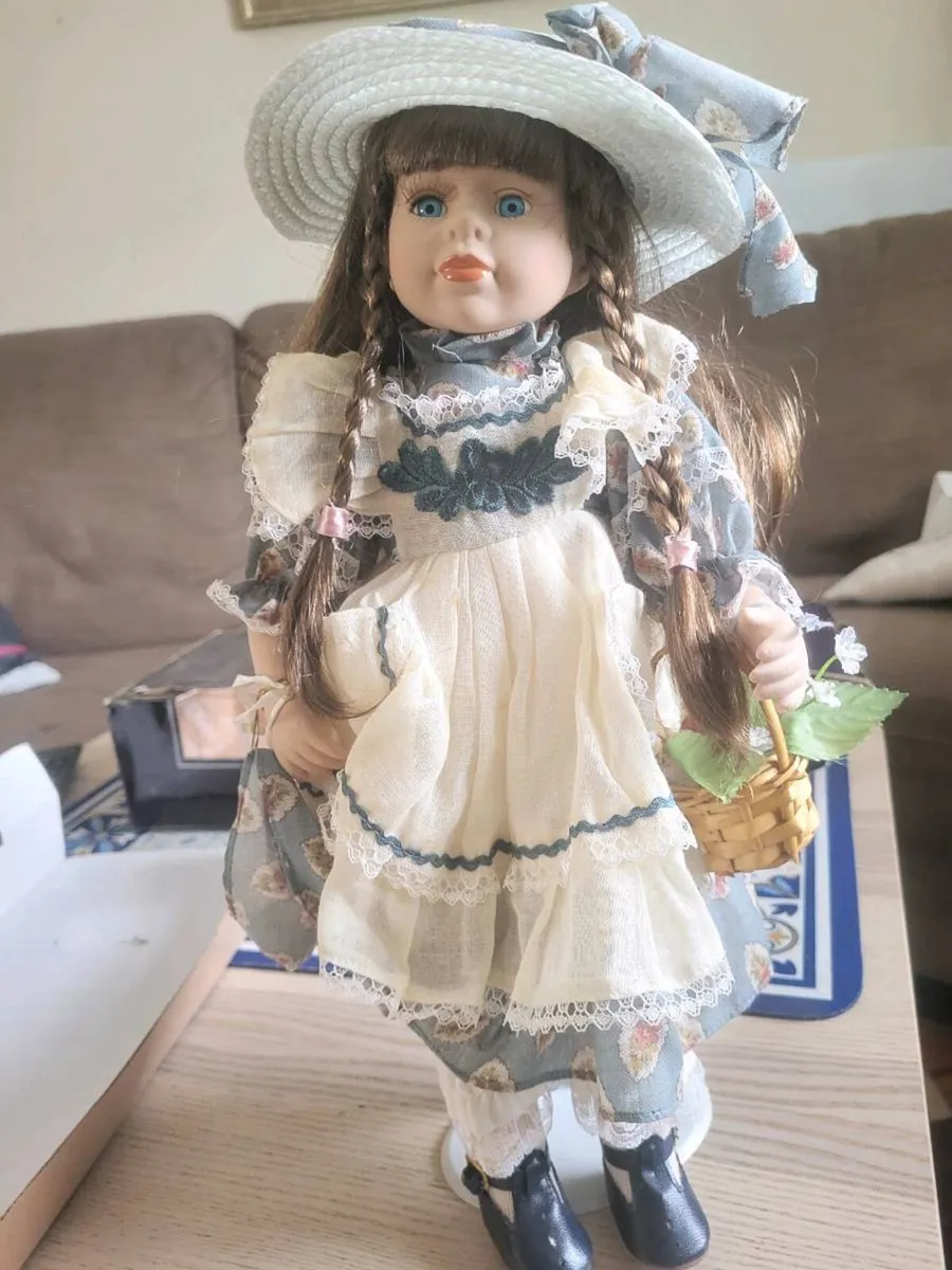 Porcelain doll - Image 1