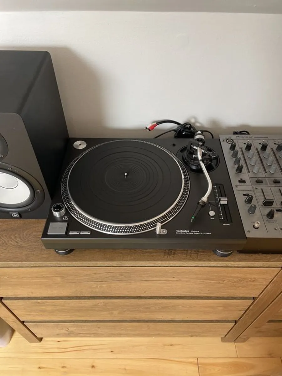 Technics 1210 MK5 & Ortofon cartridges - Image 2