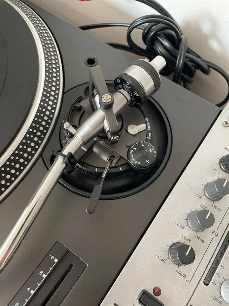 Technics 1210 MK5 & Ortofon cartridges - Image 4