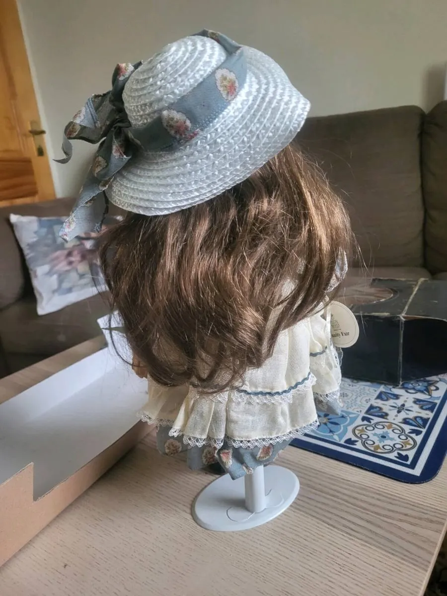 Porcelain doll - Image 4