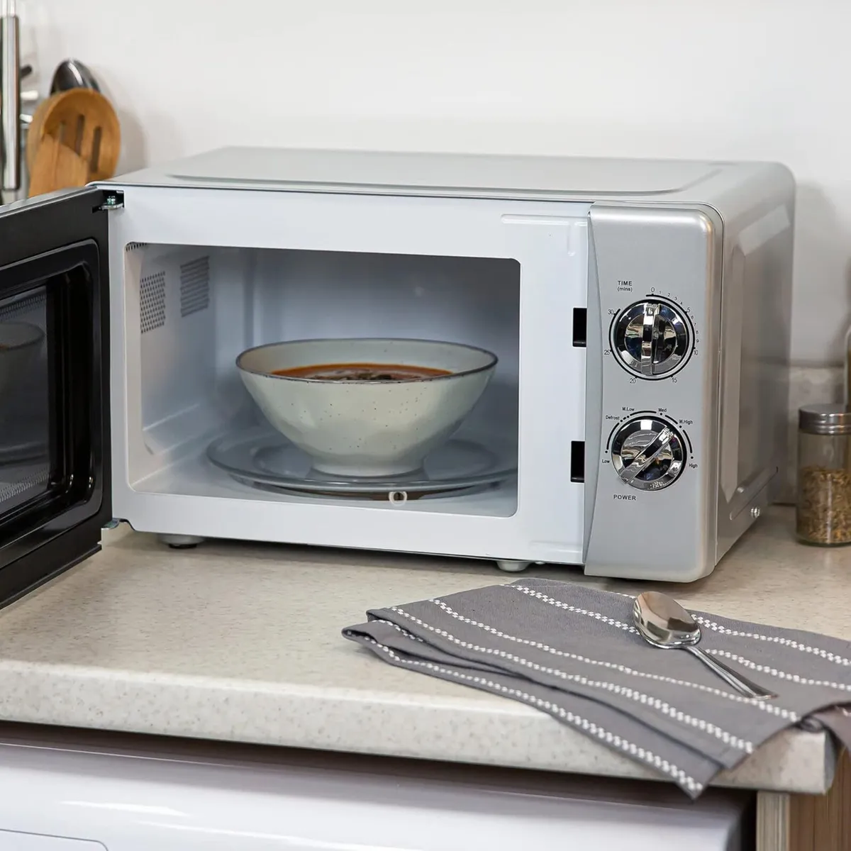 17 Litre 700W Solo Manual Microwave - Image 3
