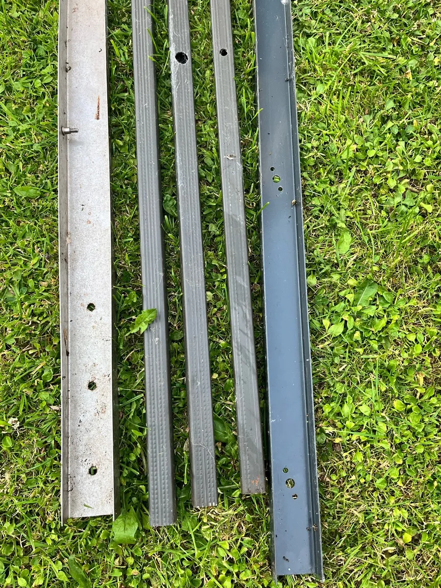 Bundle of aluminium profiles - Image 1
