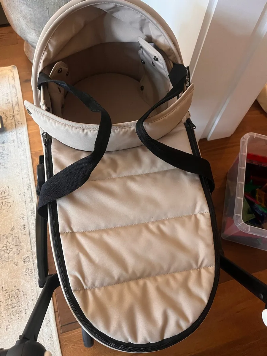 Bassinet with adapter for yoyo Zen - Image 1
