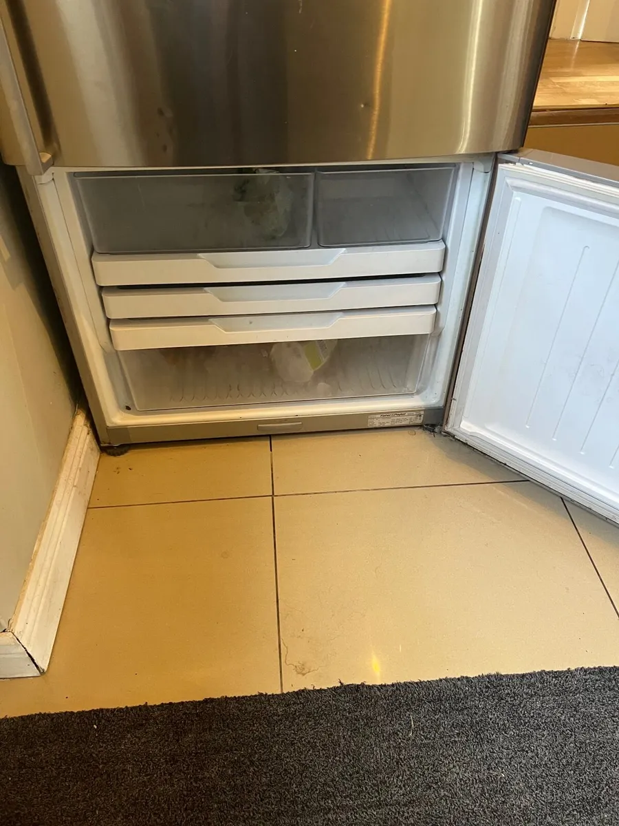 Fridge freezer - Image 4