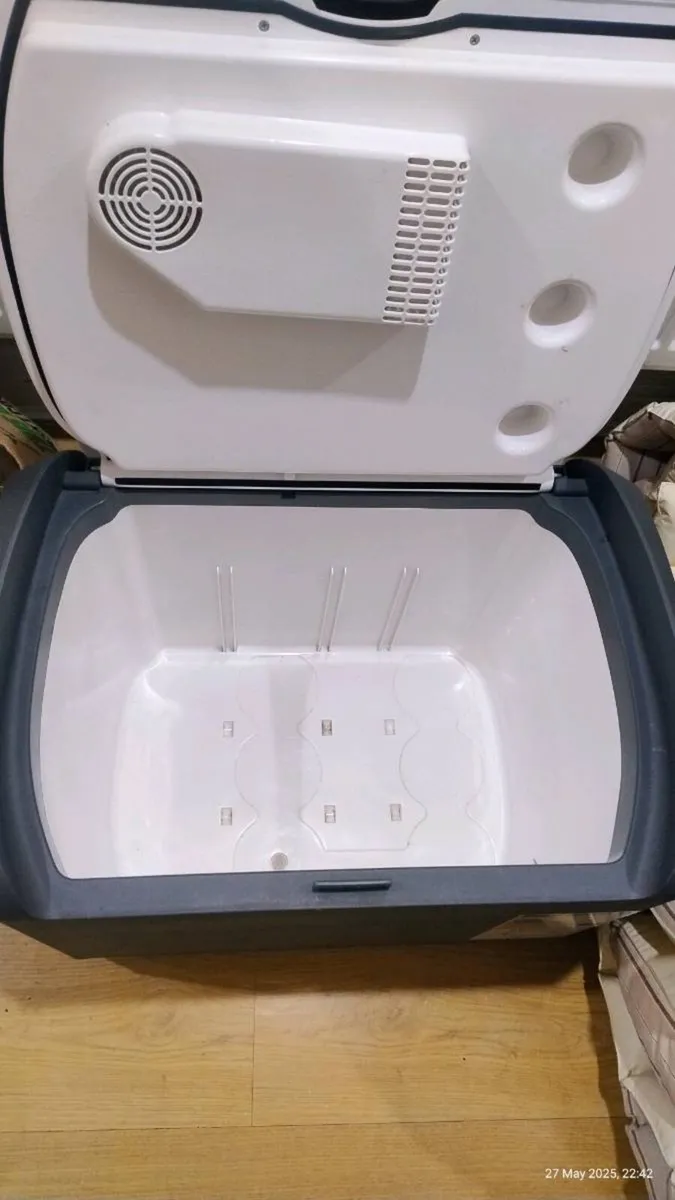 LARGE MOBILE  COOLBOX / FRIDGE - Image 2