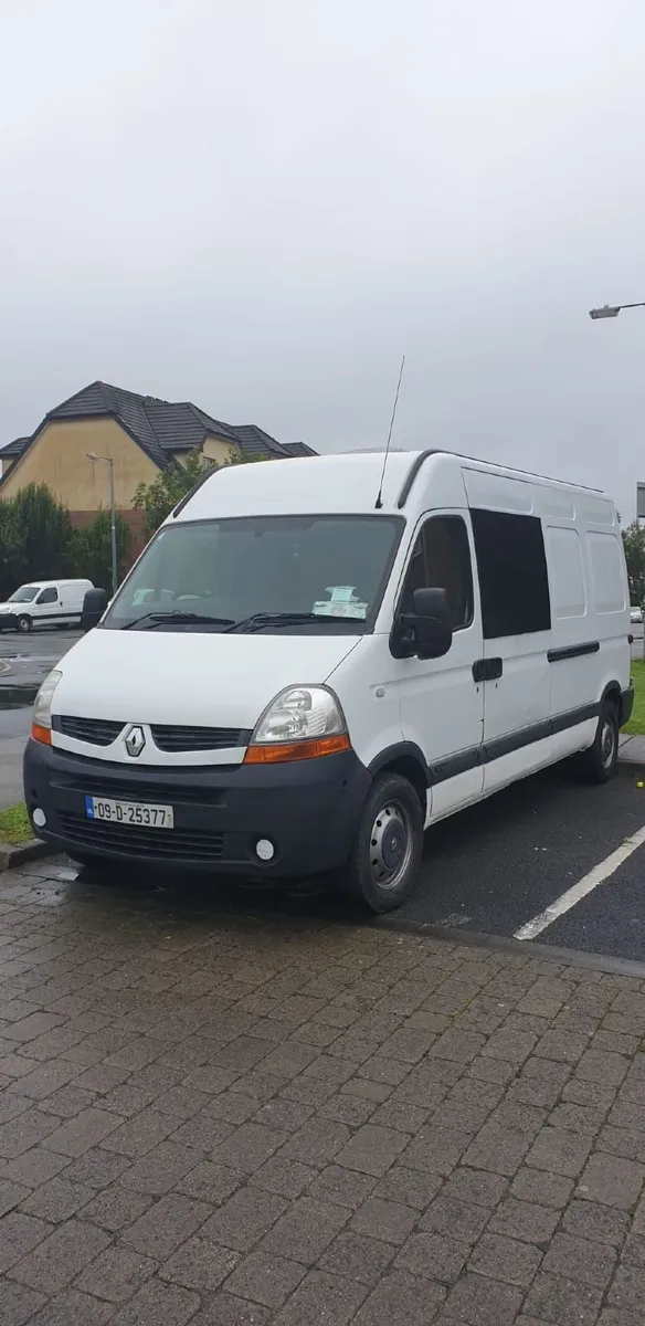 Renault Master Campervan - Image 2