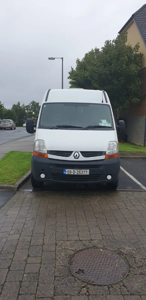 Renault Master Campervan - Image 4