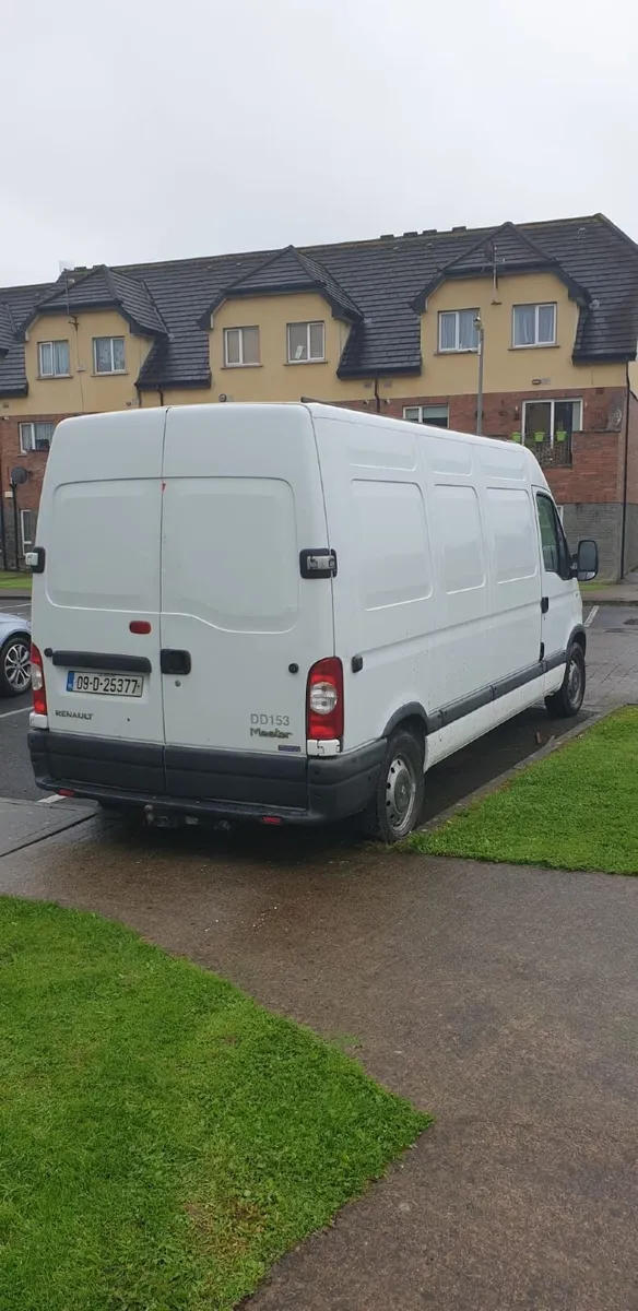 Renault Master Campervan - Image 3